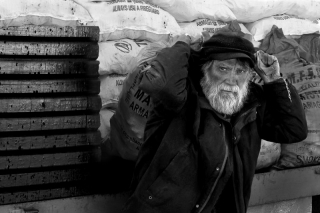 mid-louth_mono_02_noel_marry_the-coalman