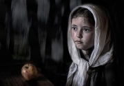 girl-and-apple